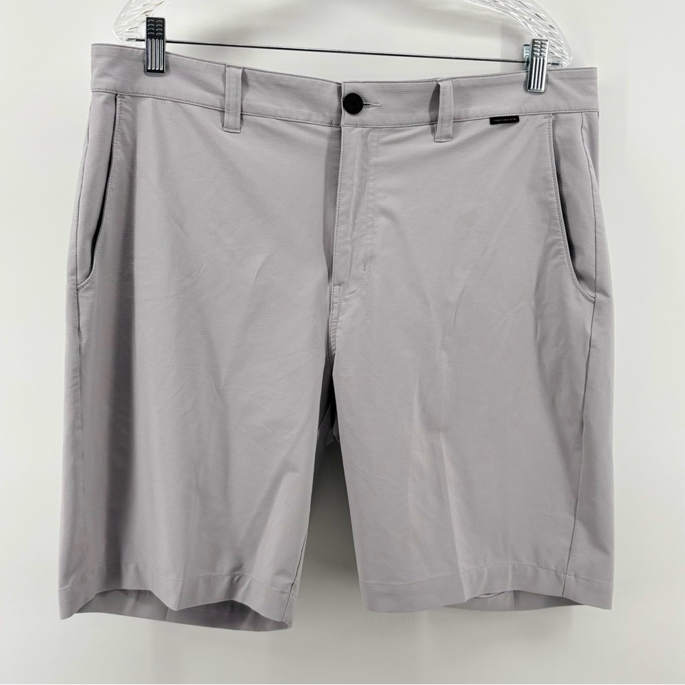 travis Mathew Mens Gray Flat Front Chino Performance‎ Golf Shorts Size 36